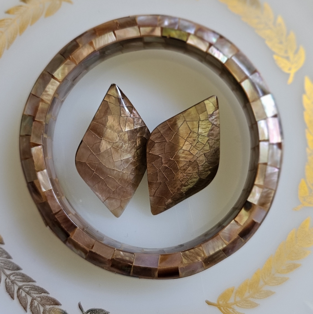Vintage Mother of Pearl Bangle Bracelet & Clip Earrings. Mother of Pearl Set.